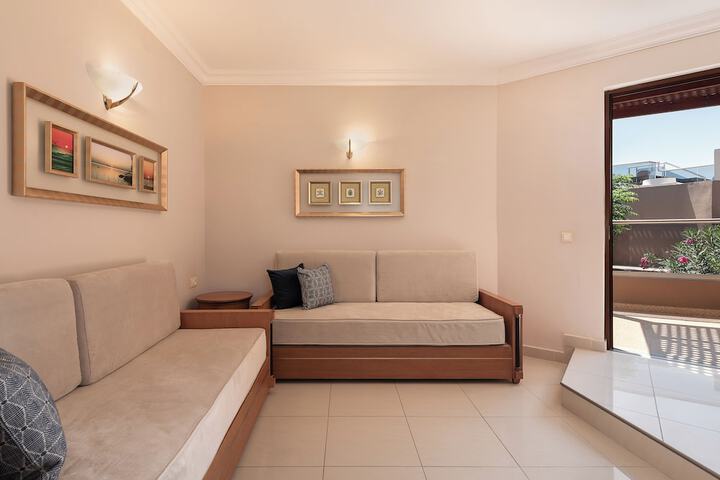 Room 30 of 166