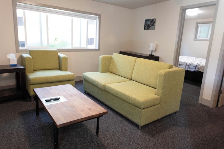 Room 8 of 28