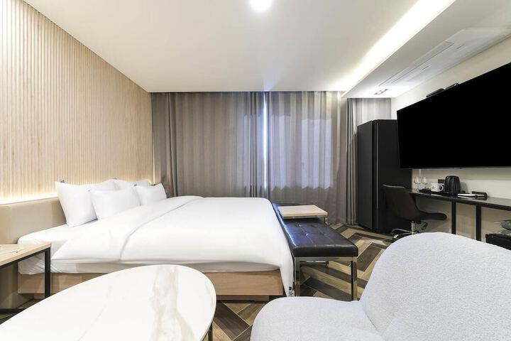 Room 15 of 42