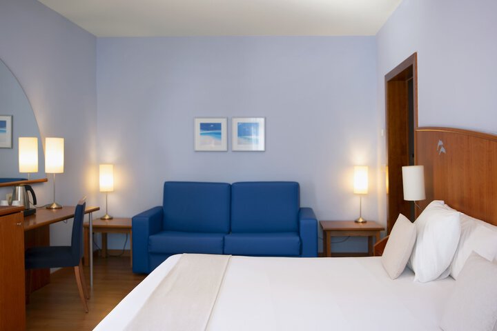 Room 15 of 53