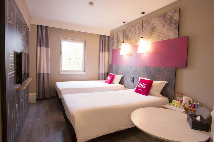 Room 16 of 38