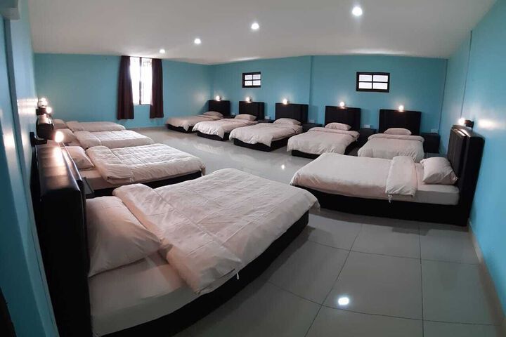 Room 32 of 41