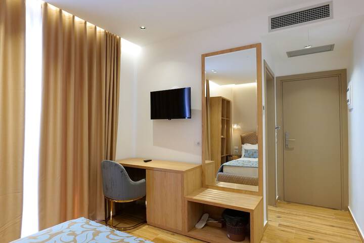 Room 27 of 74
