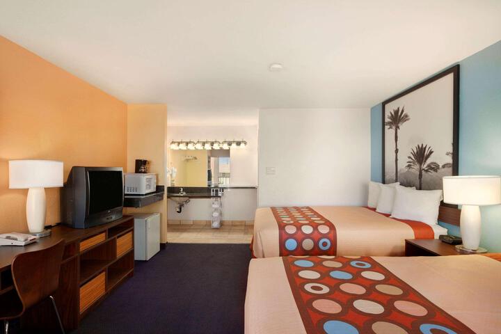 2 Queen Beds Ground Floor (16 of 16)