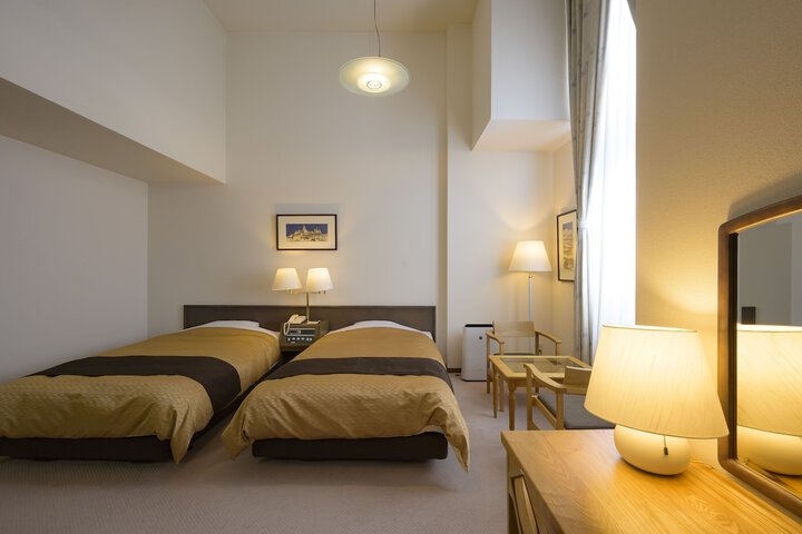 Room 28 of 51