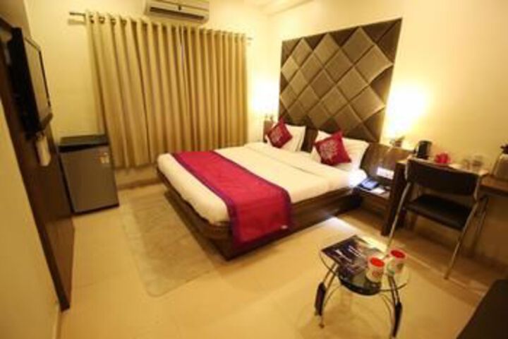 OYO Premium Limda Chowk I