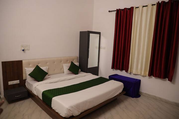 Room 6 of 14