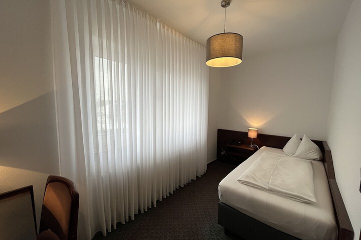 Room 11 of 23