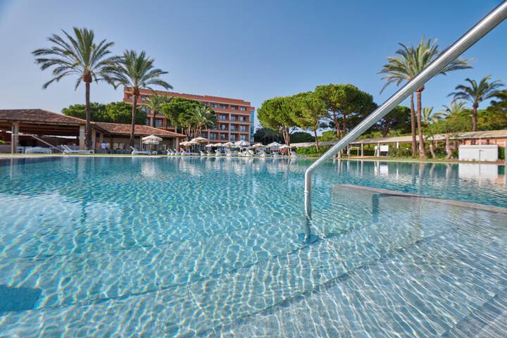 Pools & Facilities