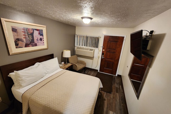 Single Room (1 of 28)