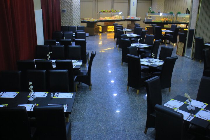 Dining 30 of 42