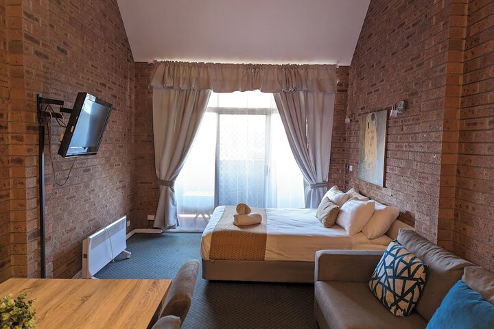 Room 27 of 73