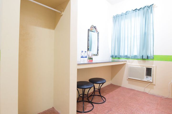 Room 8 of 38