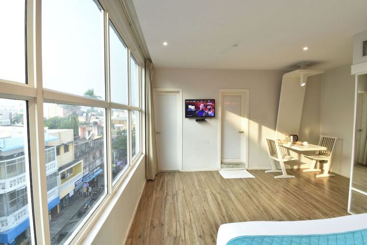 Room 30 of 47