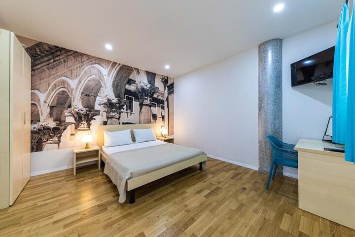 Room 10 of 11