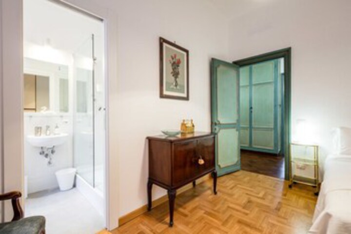 Room 9 of 24