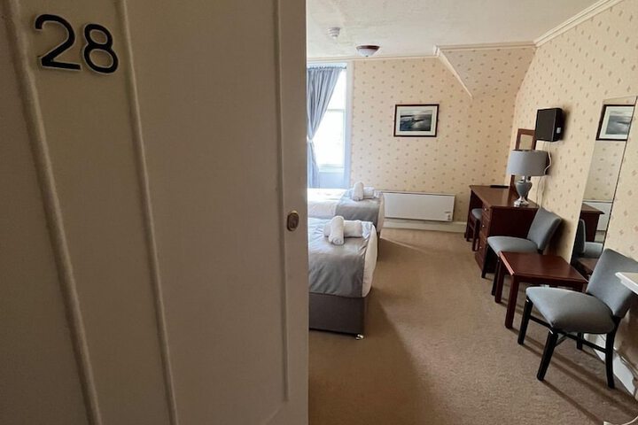 Room 42 of 132
