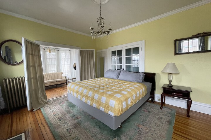 Room 10 of 90