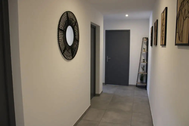 Room 13 of 28