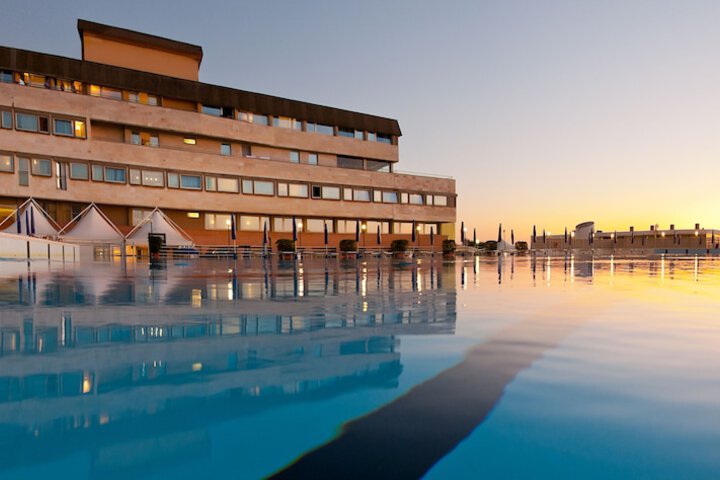 Hotel Pool
