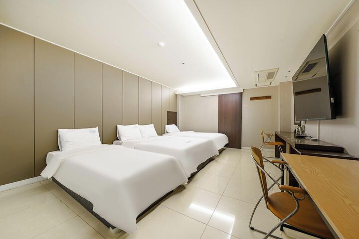 Room 67 of 83