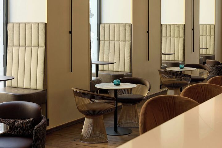 Lounge 79 of 89