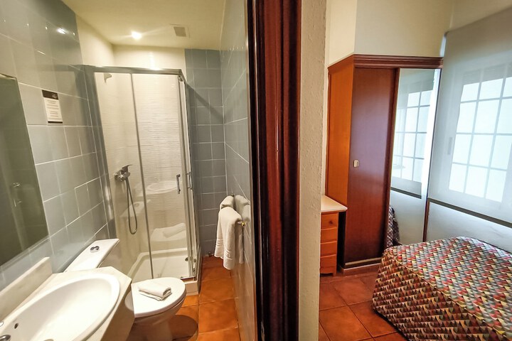 Room 9 of 39