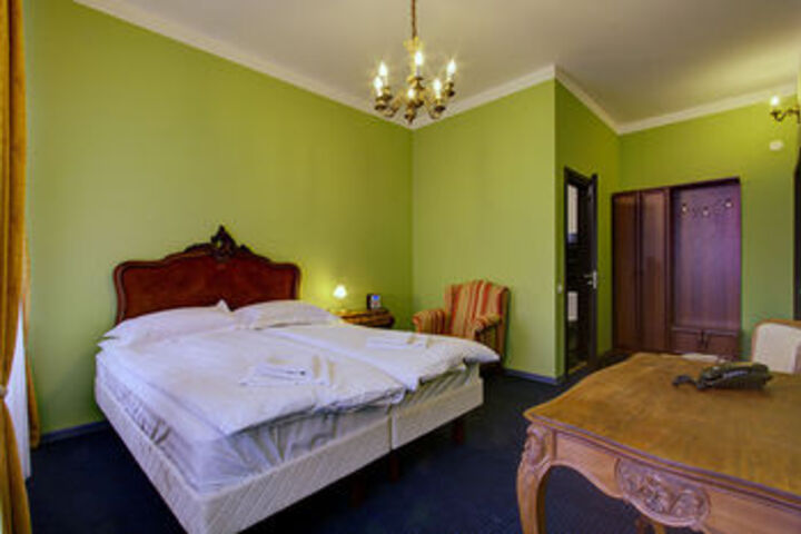Room 21 of 25