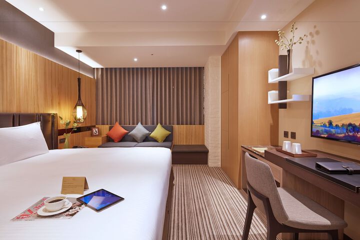 Room 16 of 50
