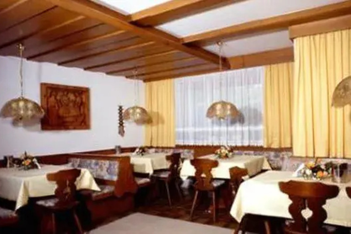 Dining 8 of 8