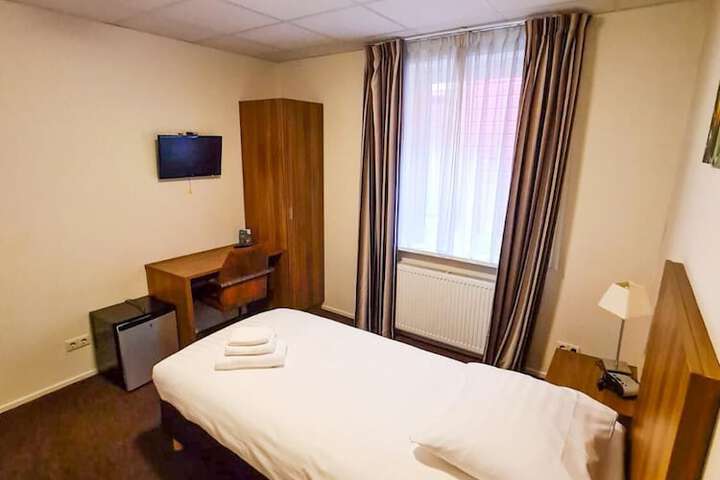 Room 7 of 45