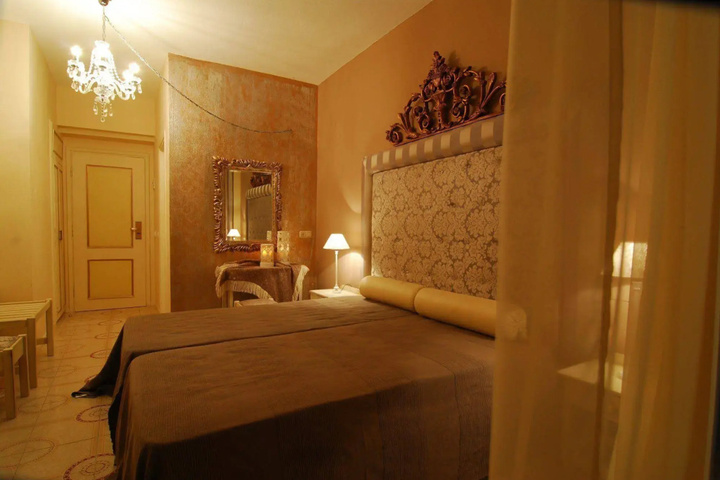Room 5 of 27