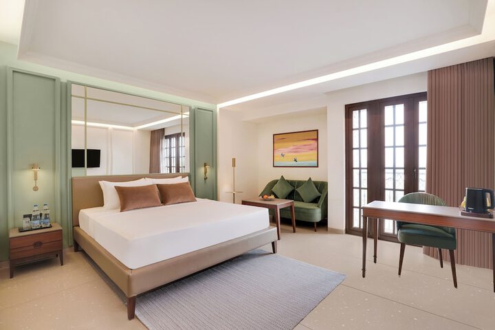 Room 12 of 32