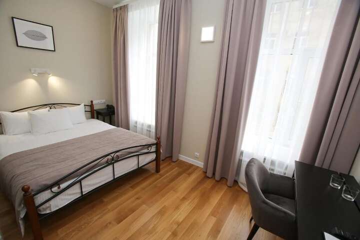Room 8 of 44