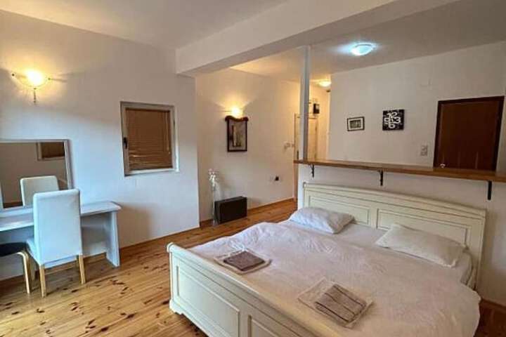 Room 4 of 21