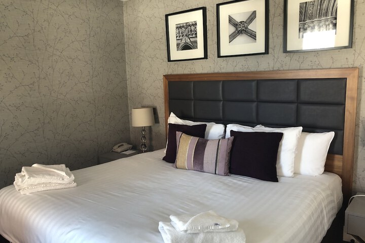 Room 9 of 96