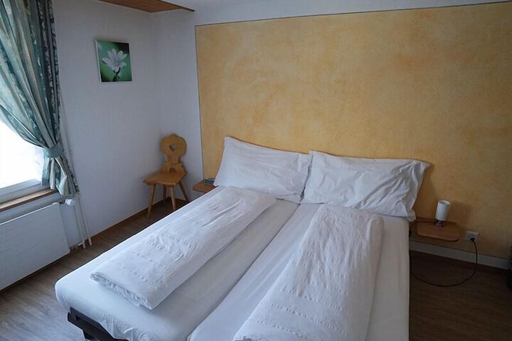 Room 3 of 9