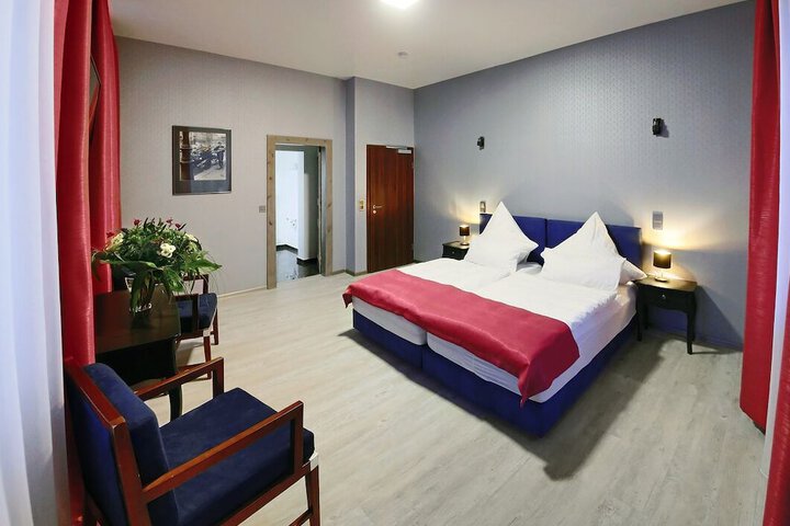 Room 8 of 37