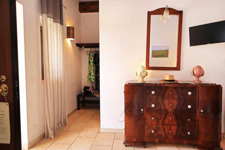 Room 35 of 144