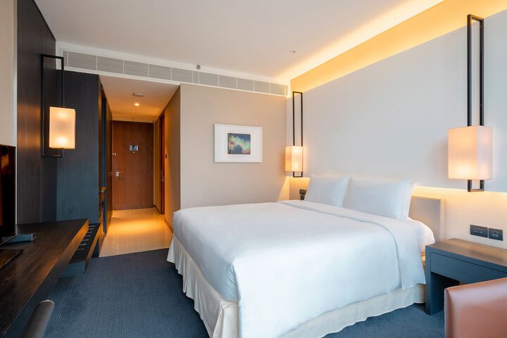 Room 13 of 122