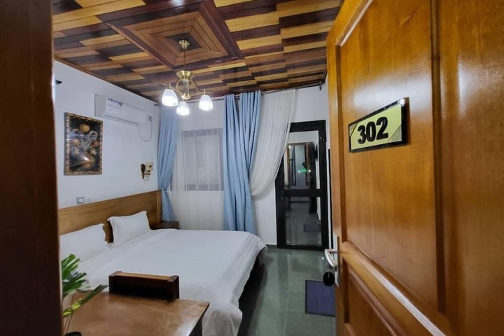 Room 32 of 79