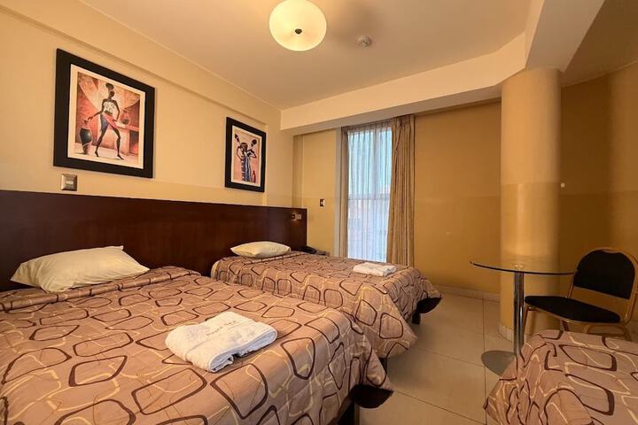 Room 6 of 10
