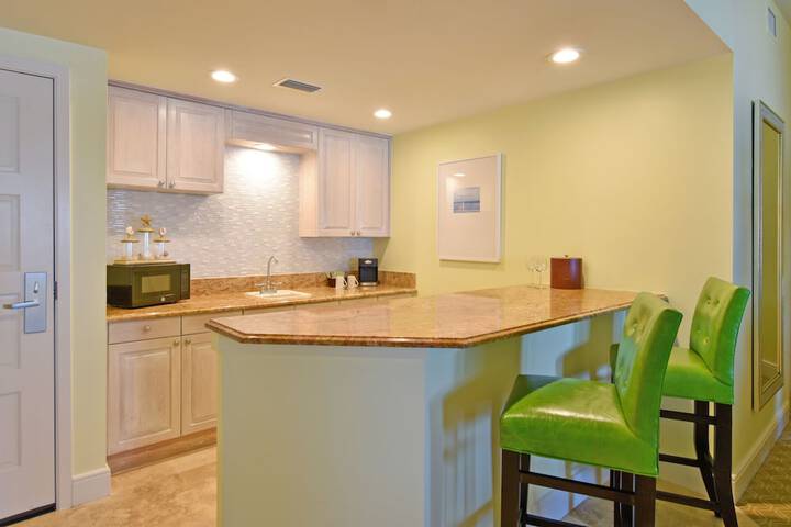 Private kitchenette