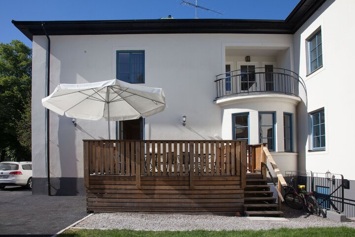 Hotel Exterior 63 of 64