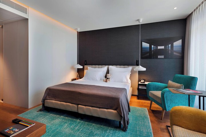 Room 15 of 50