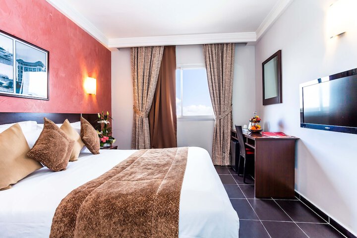 Room 3 of 37