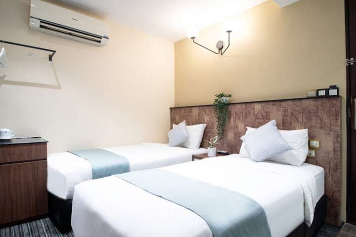 Room 3 of 61