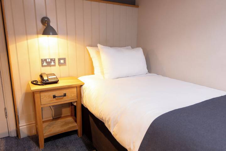 Room 3 of 40