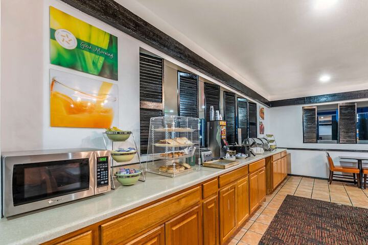 Breakfast/Coffee Service 22 of 38