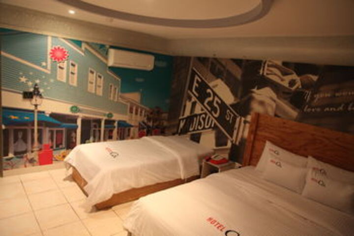 Room 35 of 68